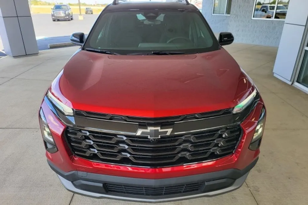 2026 Chevrolet Equinox LT photo 1