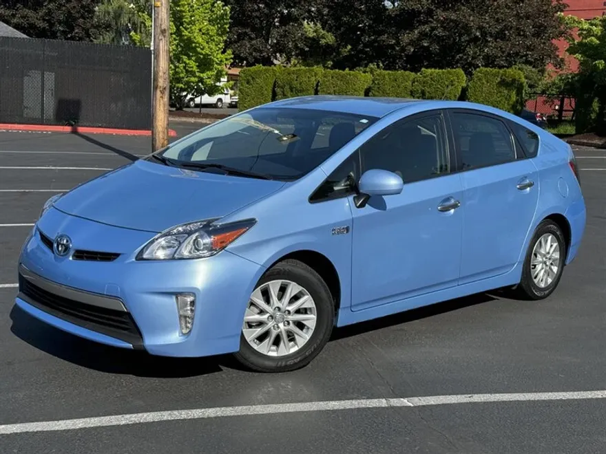 2015 Toyota Prius Plug-in Hybrid Advanced photo 1