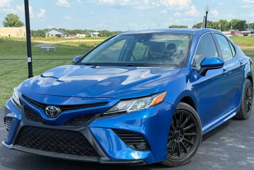 2019 Toyota Camry SE XLE photo 1