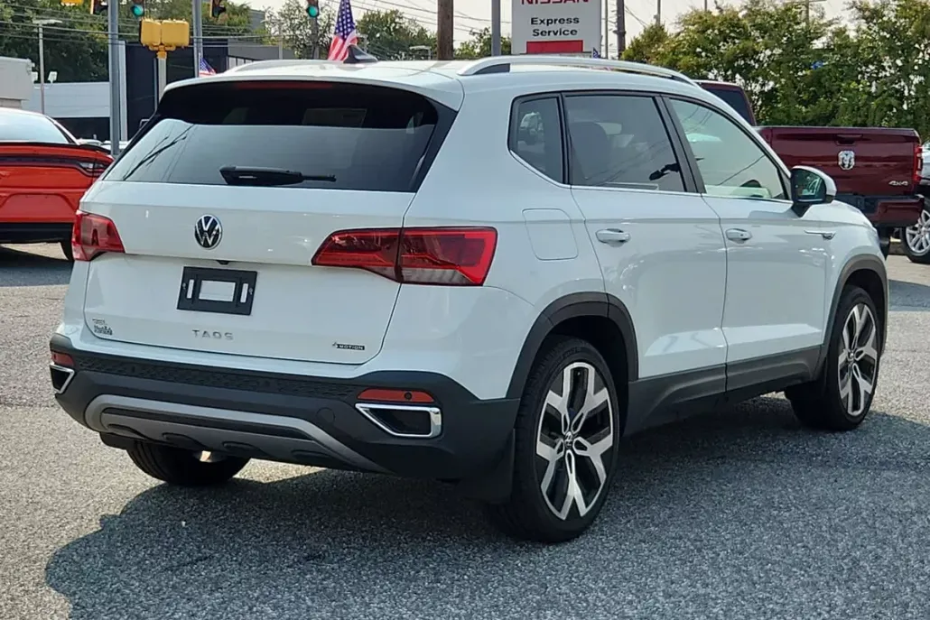 2022 Volkswagen Taos SEL photo 1