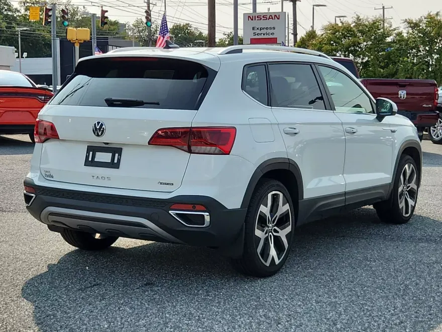 2022 Volkswagen Taos SEL photo 1