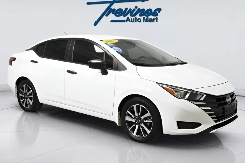 2024 Nissan Versa 1.6 S photo 1