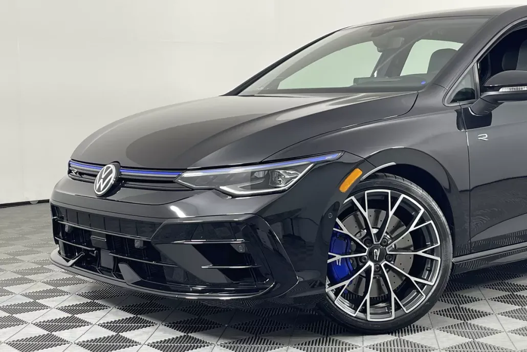 2025 Volkswagen Golf R 2.0 TSI photo 1