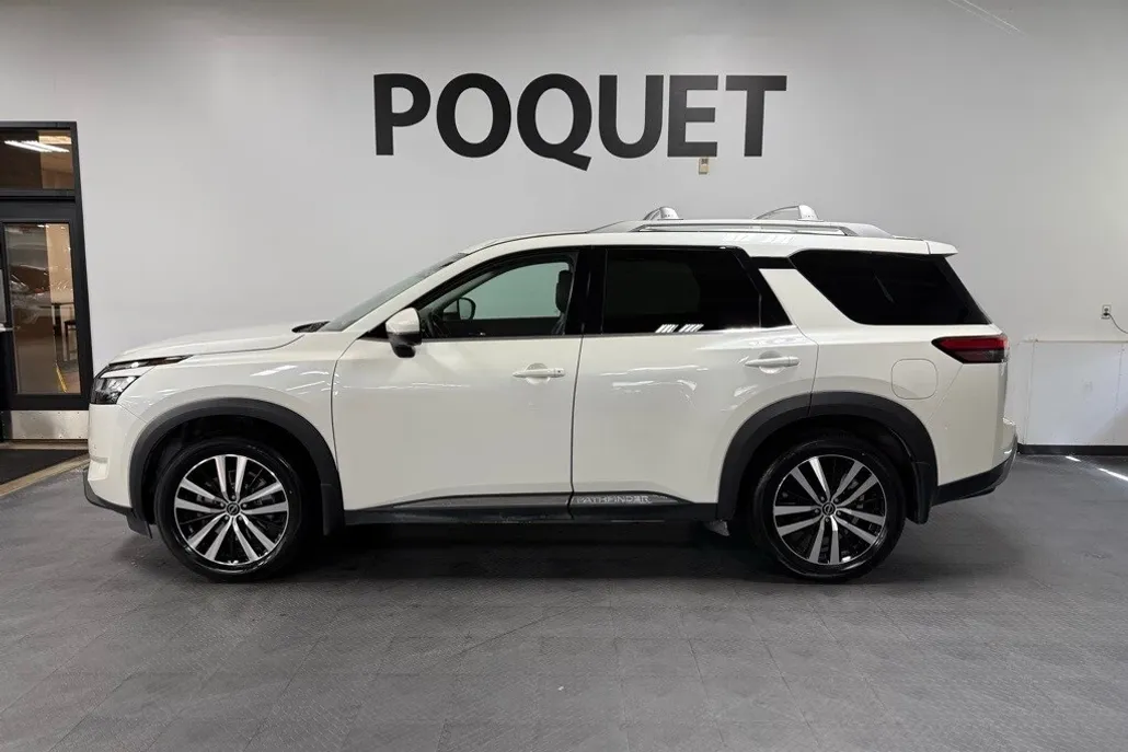 2023 Nissan Pathfinder Platinum photo 1