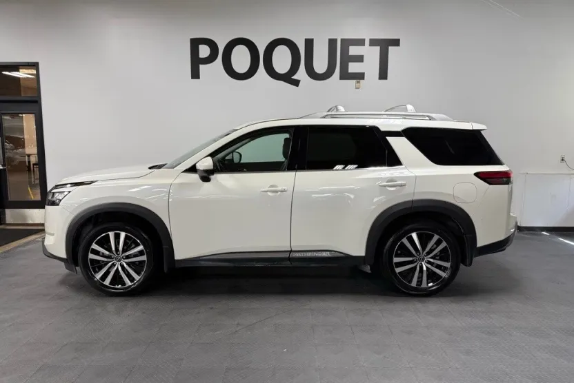 2023 Nissan Pathfinder Platinum photo 1