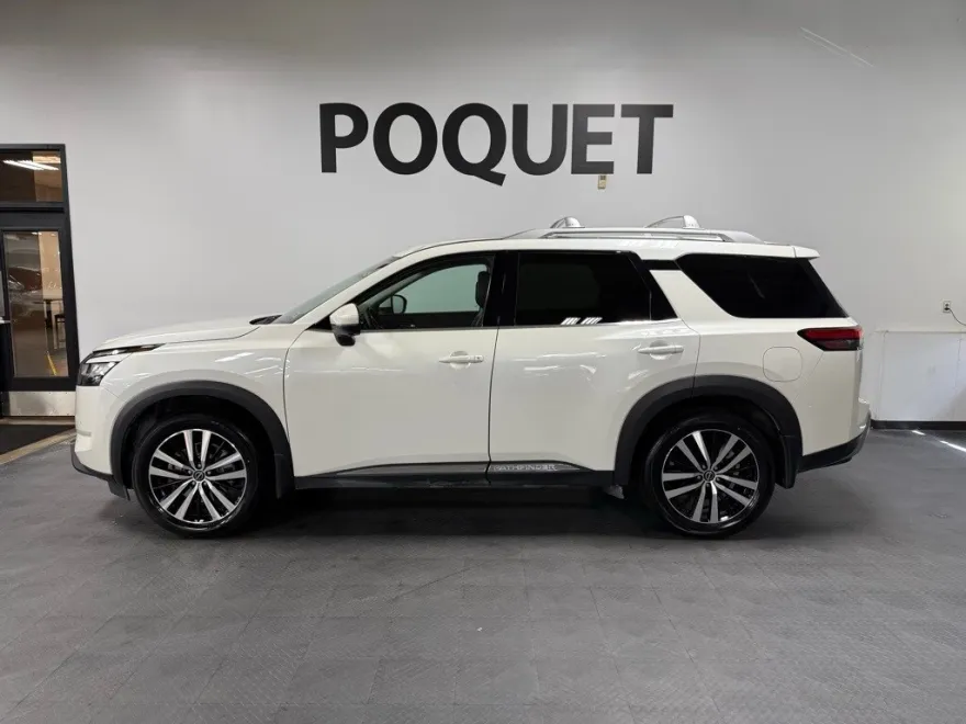 2023 Nissan Pathfinder Platinum photo 1