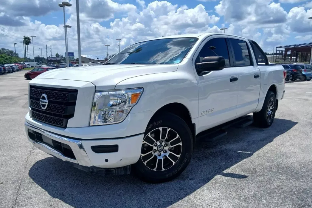 2022 Nissan Titan Crew Cab SV photo 1