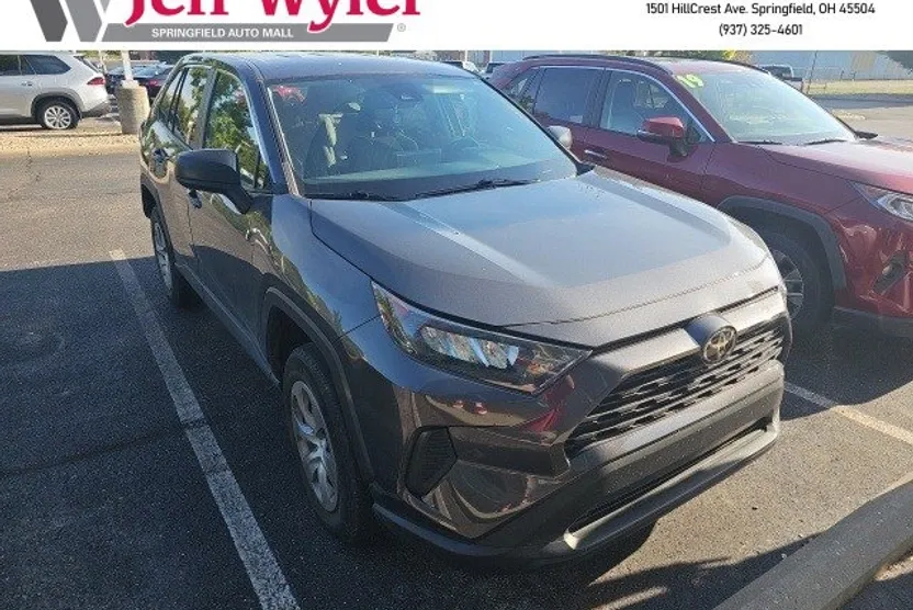 2022 Toyota RAV4 LE photo 1
