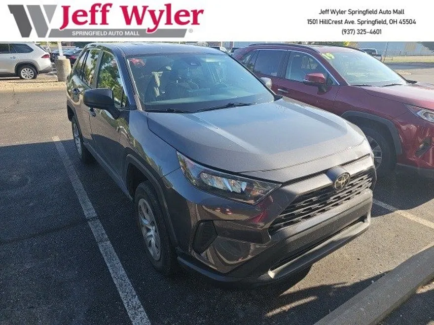 2022 Toyota RAV4 LE photo 1