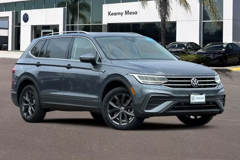 2022 Volkswagen Tiguan SE photo 1