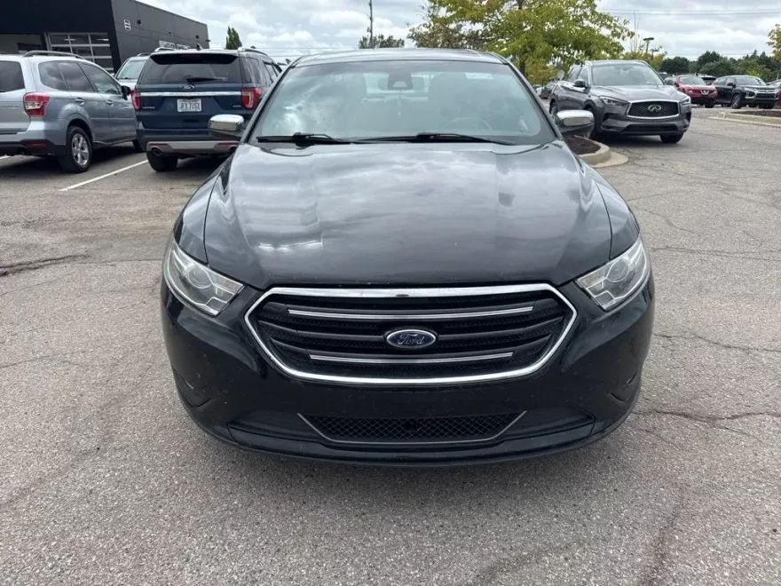 2018 Ford Taurus Limited photo 1