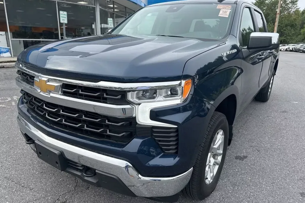 2023 Chevrolet Silverado 1500 LT photo 1