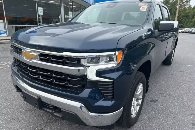 2023 Chevrolet Silverado 1500 LT photo 1
