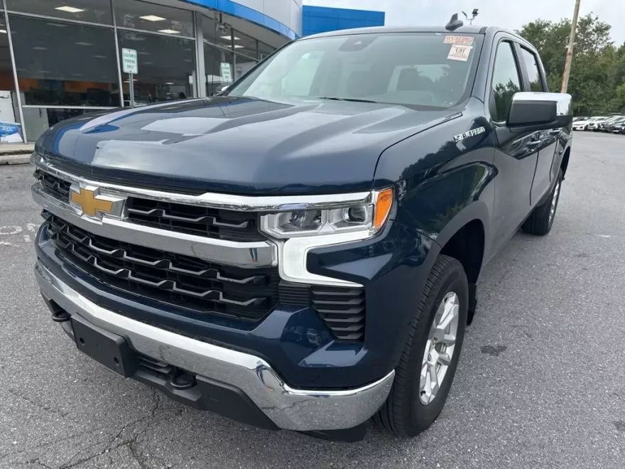2023 Chevrolet Silverado 1500 LT photo 1