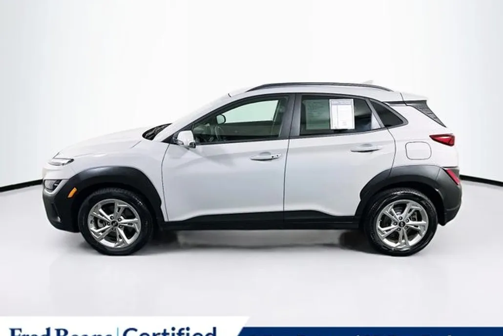 2022 Hyundai Kona SEL photo 1