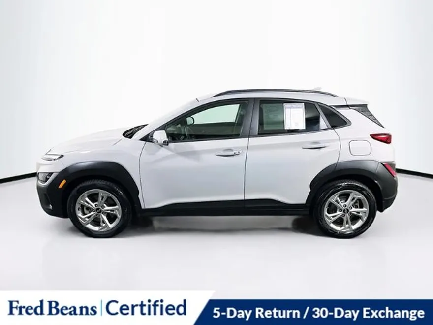 2022 Hyundai Kona SEL photo 1