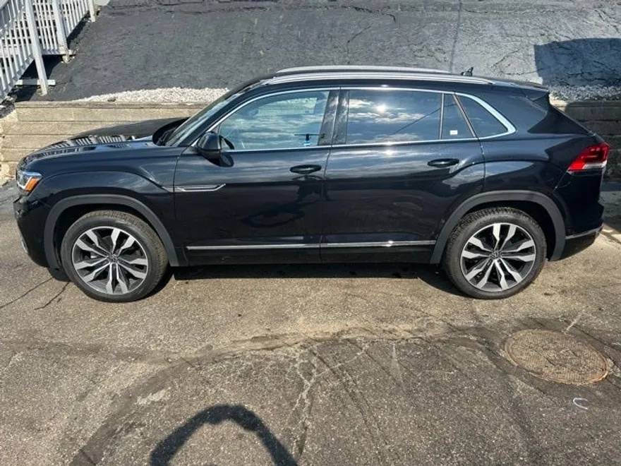 2022 Volkswagen Atlas Cross Sport V6 SEL Premium R-Line photo 1