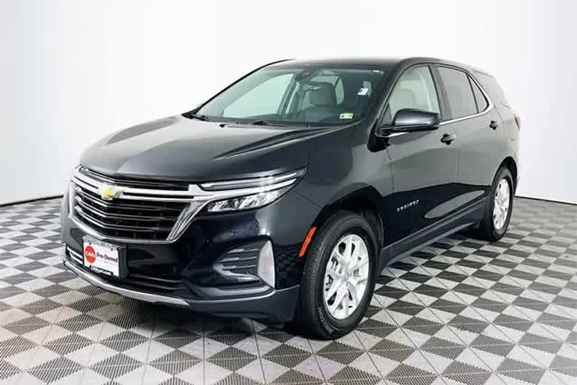 2023 Chevrolet Equinox LT photo 1