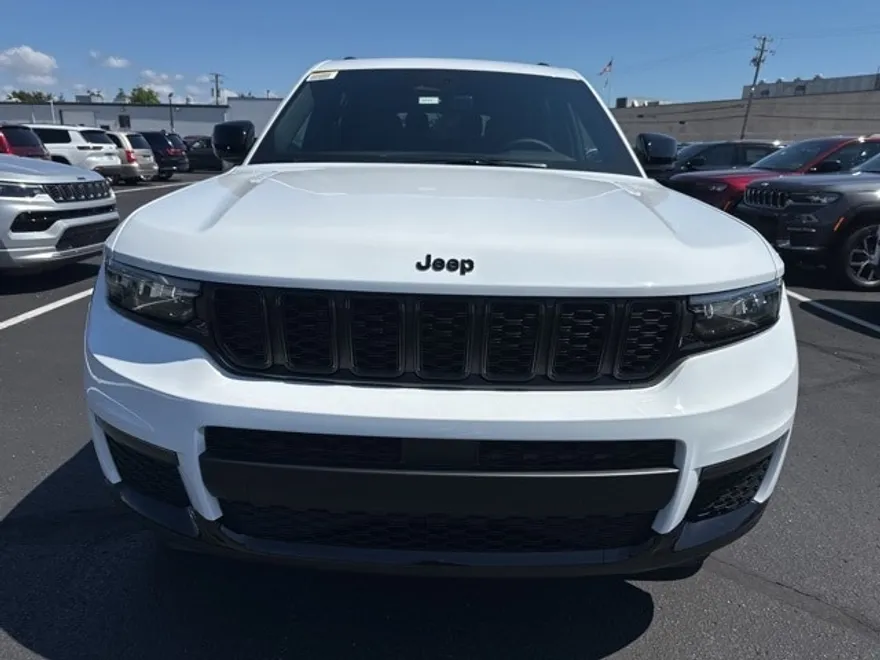 2025 Jeep Grand Cherokee Limited photo 1