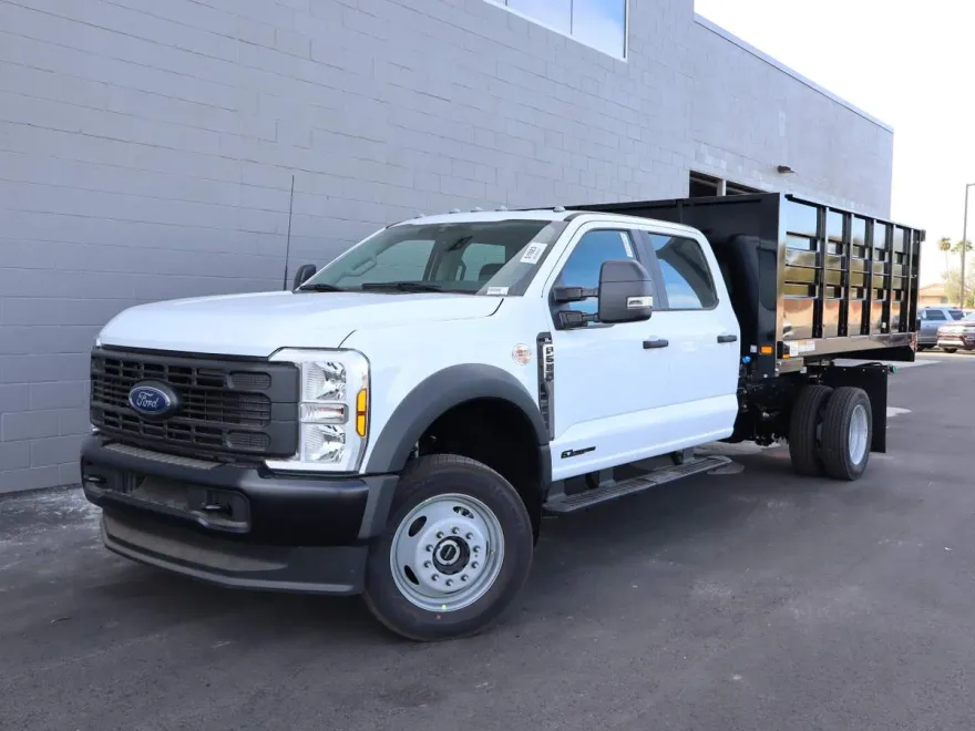 2024 Ford F-550 photo 1