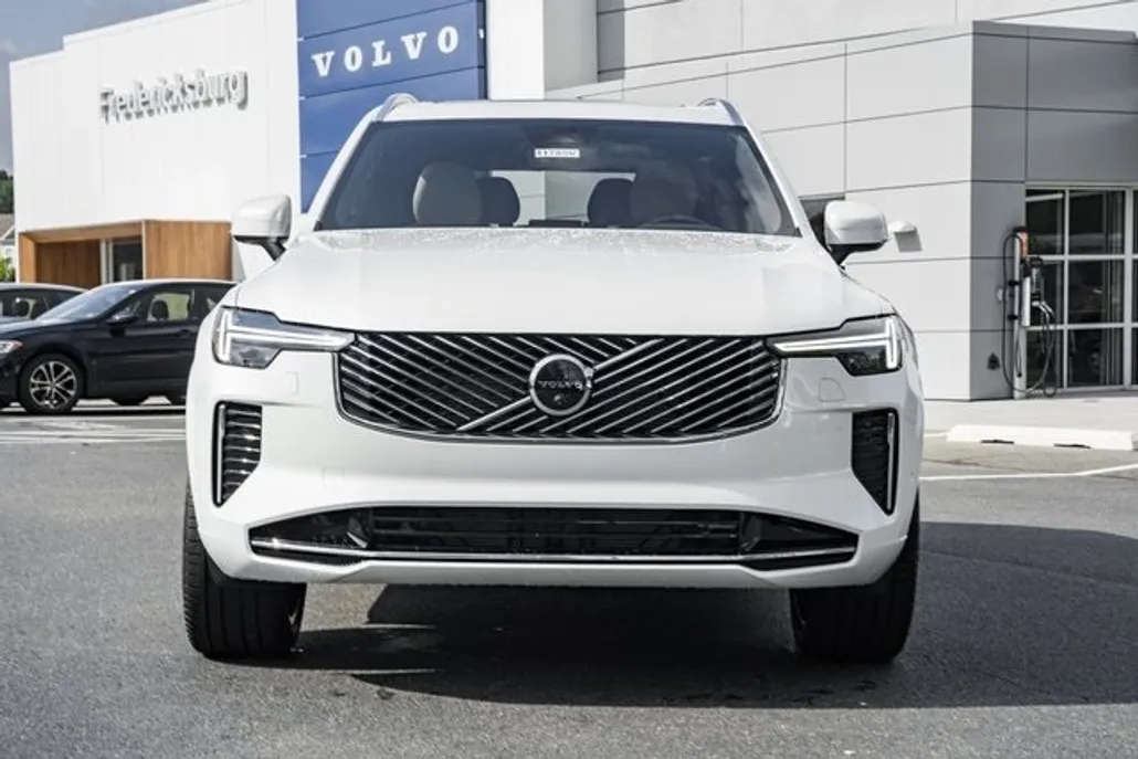 2026 Volvo XC90 Plus photo 1