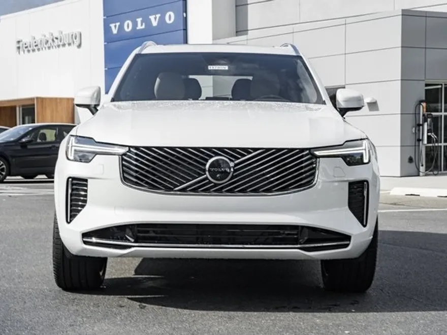 2026 Volvo XC90 Plus photo 1