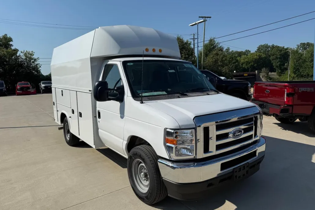 2025 Ford E-350 photo 1