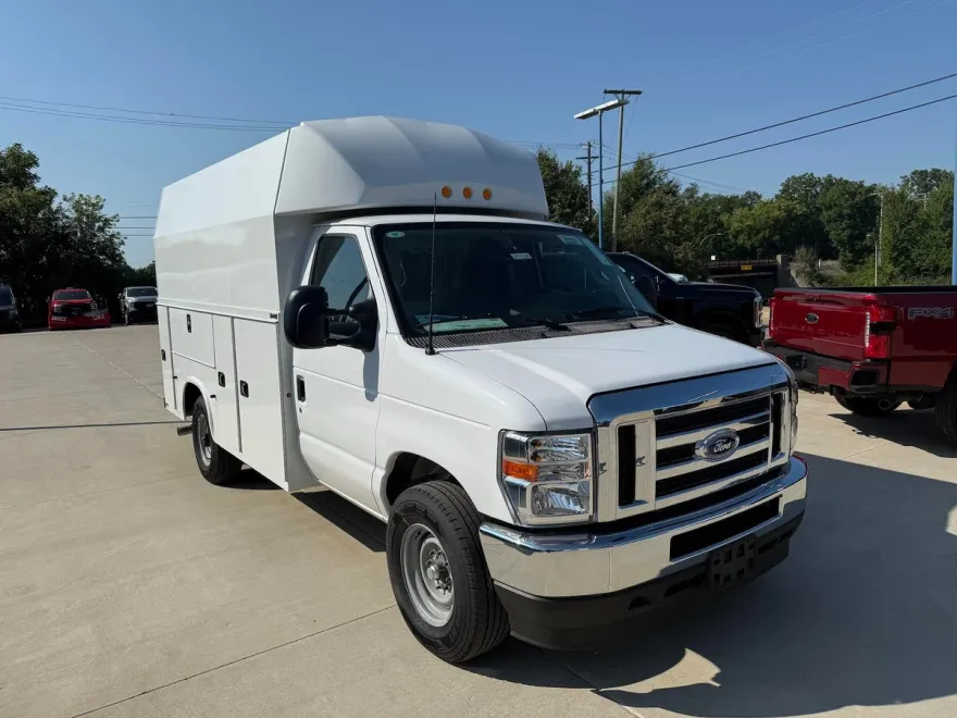 2025 Ford E-350 photo 1
