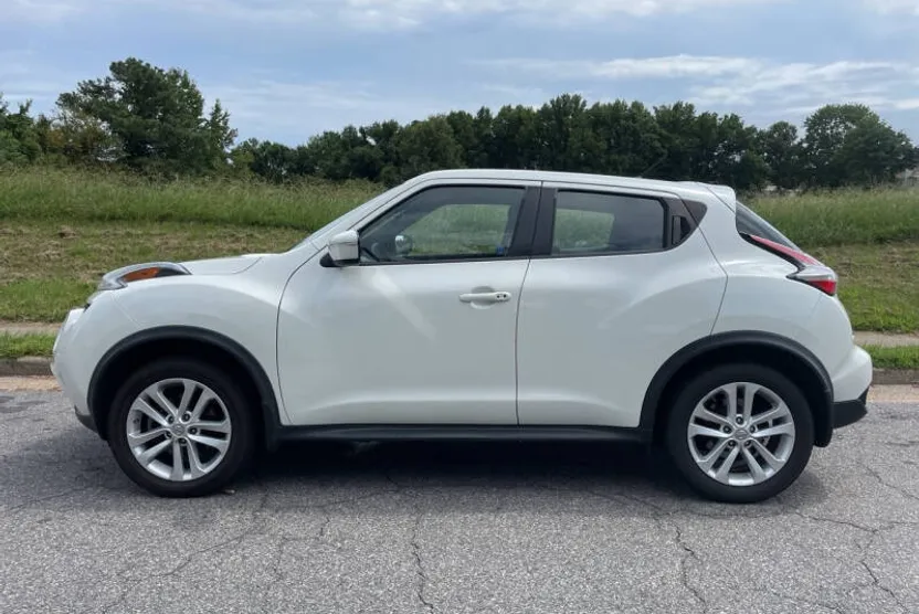 2017 Nissan Juke S photo 1