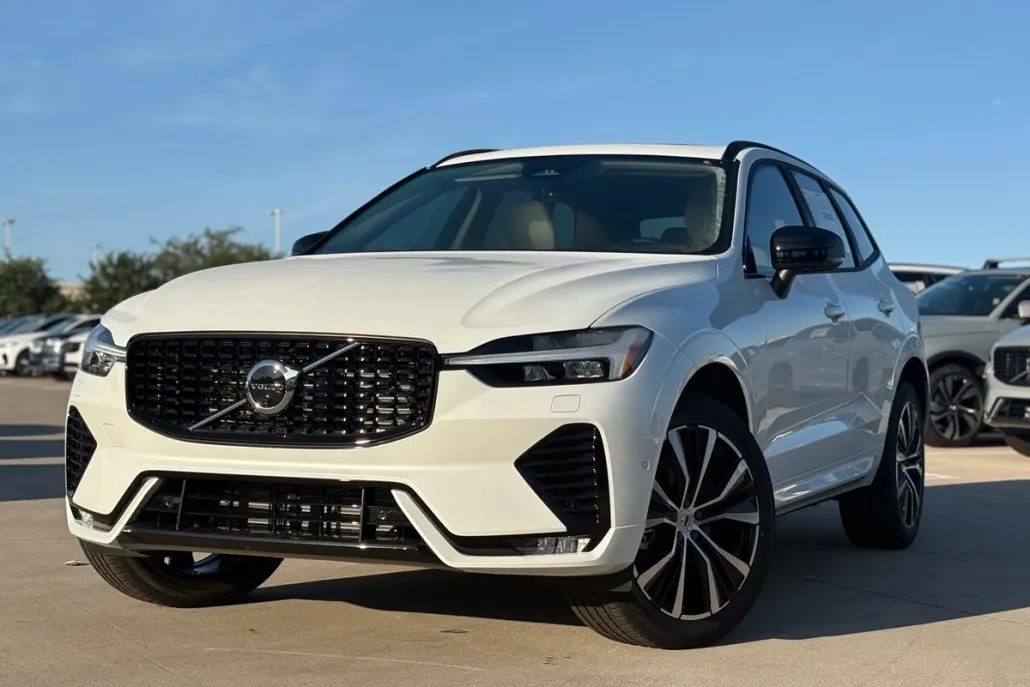 2025 Volvo XC60 B5 Plus photo 1