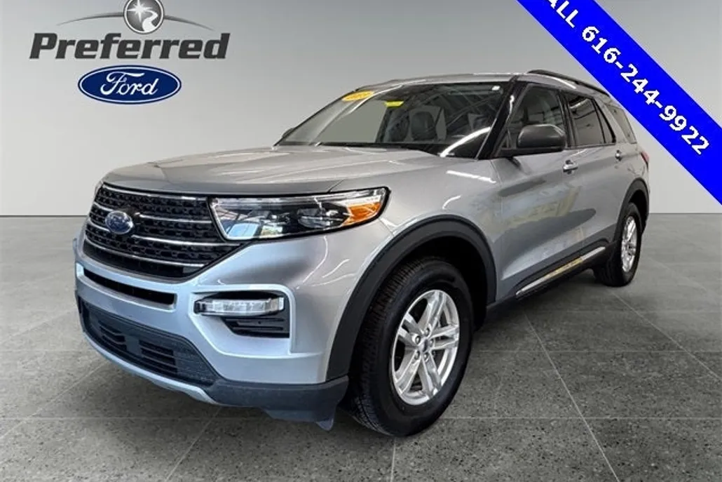2023 Ford Explorer XLT photo 1
