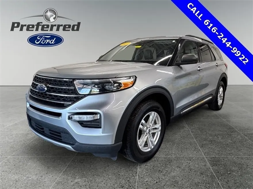 2023 Ford Explorer XLT photo 1