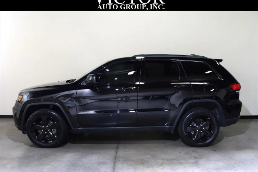 2021 Jeep Grand Cherokee Laredo X photo 1