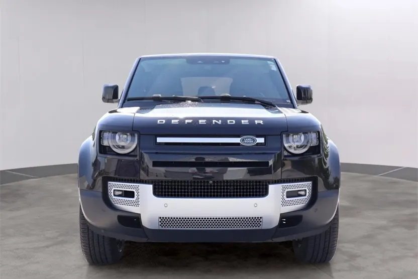 2025 Land Rover Defender 110 S photo 1