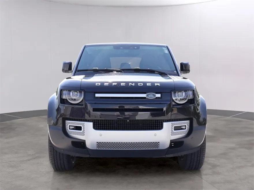 2025 Land Rover Defender 110 S photo 1