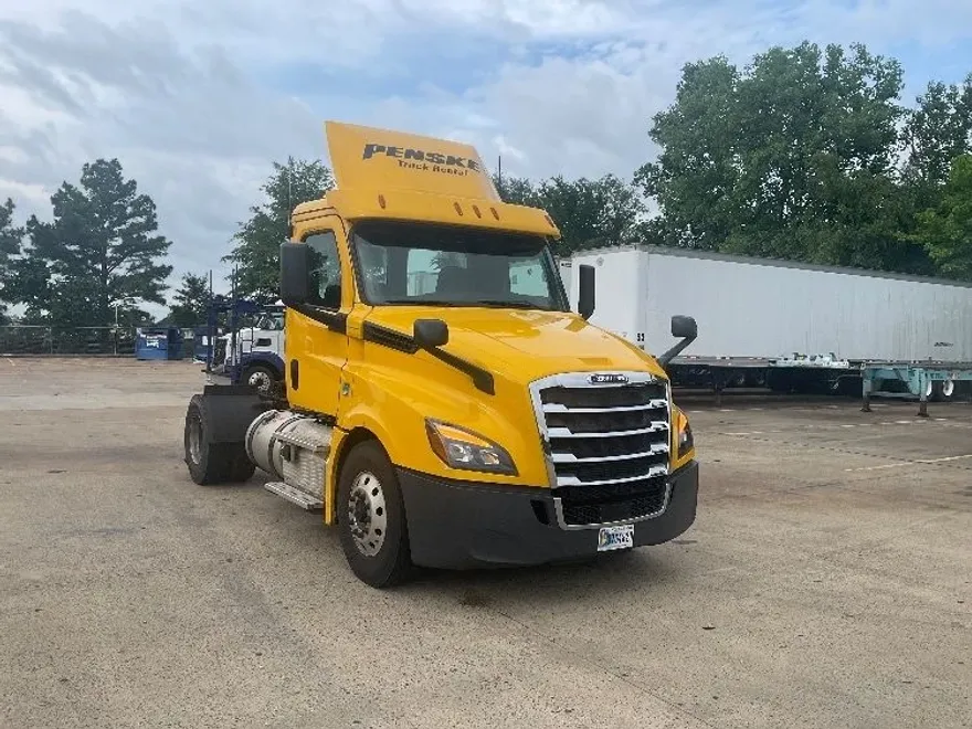 2019 Freightliner Cascadia 126" Day cab photo 1