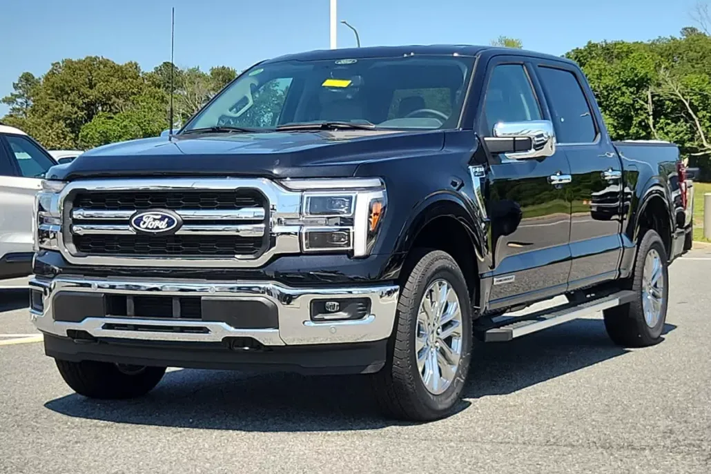 2025 Ford F-150 Lariat photo 1