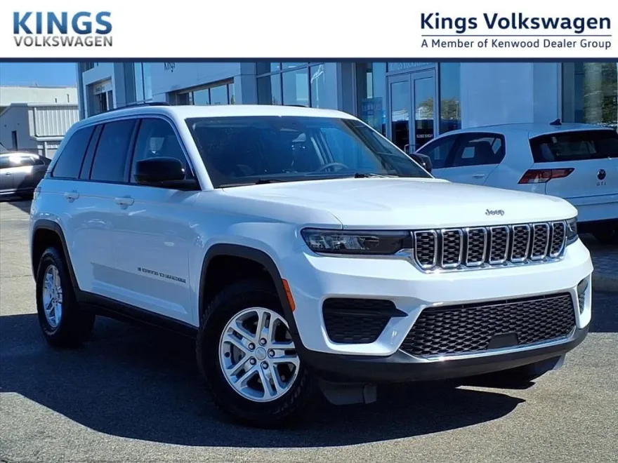 2023 Jeep Grand Cherokee Laredo photo 1