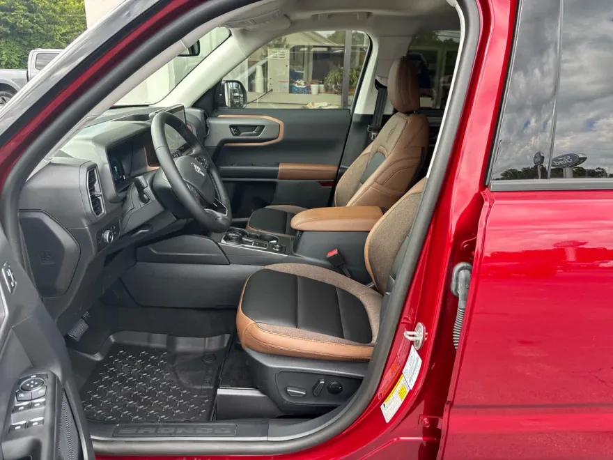 2025 Ford Bronco Sport Outer Banks photo 1