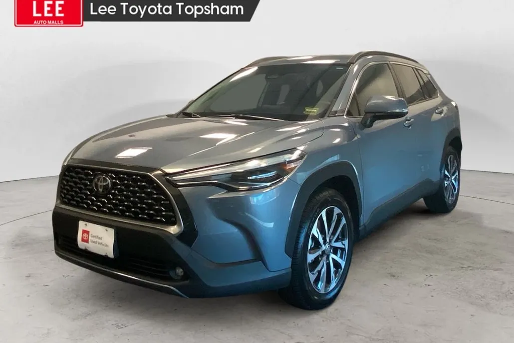 2024 Toyota Corolla Cross XLE photo 1