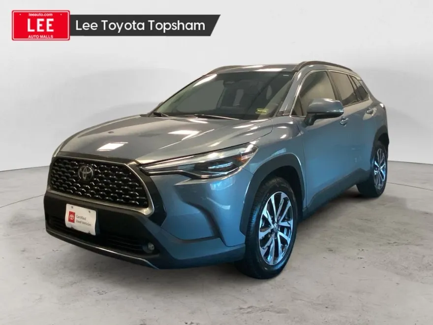 2024 Toyota Corolla Cross XLE photo 1