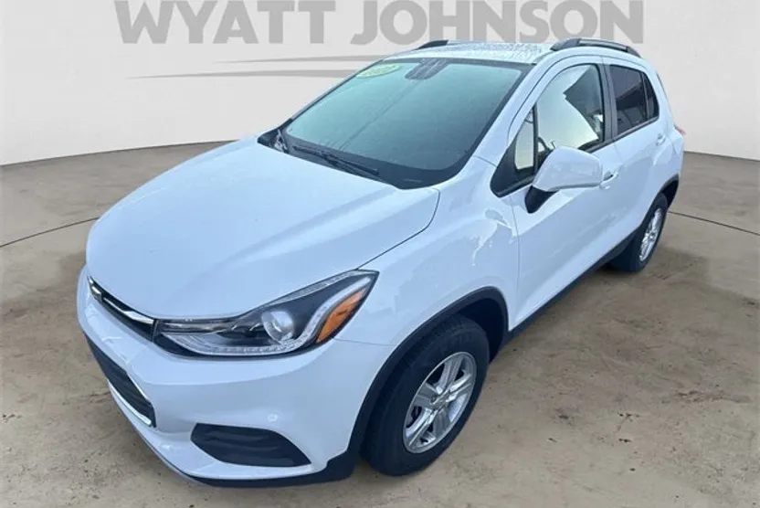 2022 Chevrolet Trax LT photo 1