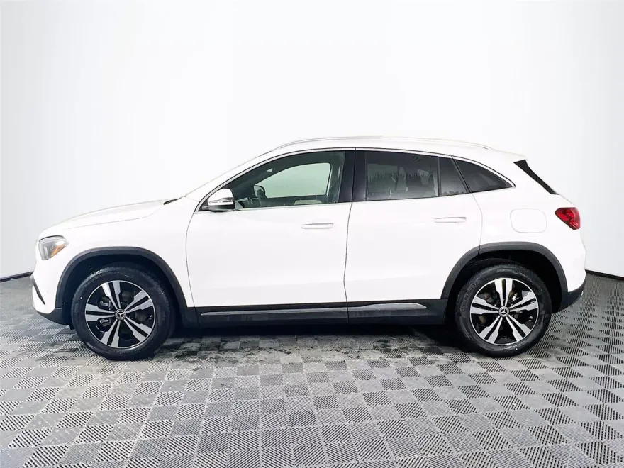 2025 Mercedes Benz GLA 250 4MATIC photo 1