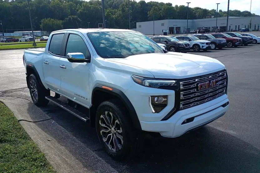 2024 Gmc Canyon Denali photo 1