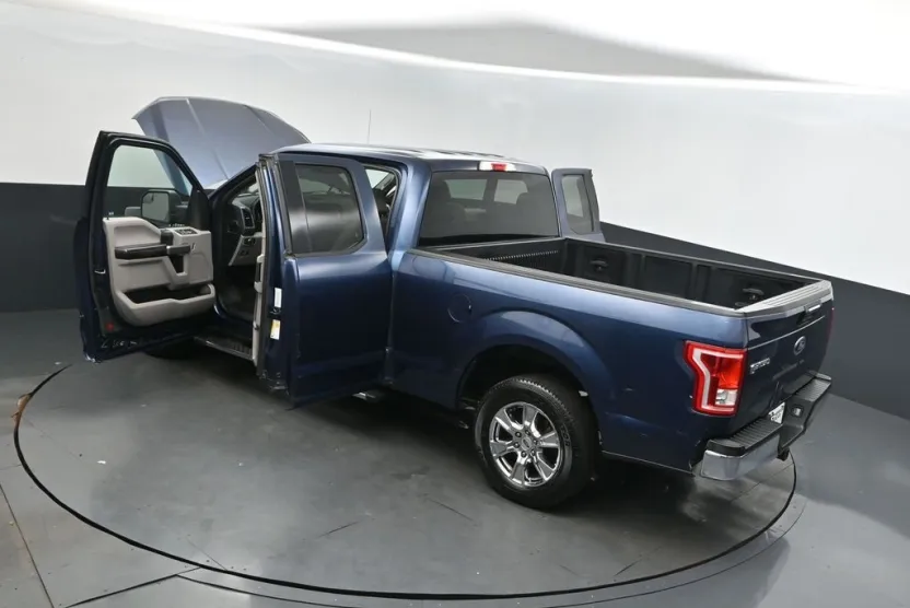 2017 Ford F-150 XLT photo 1