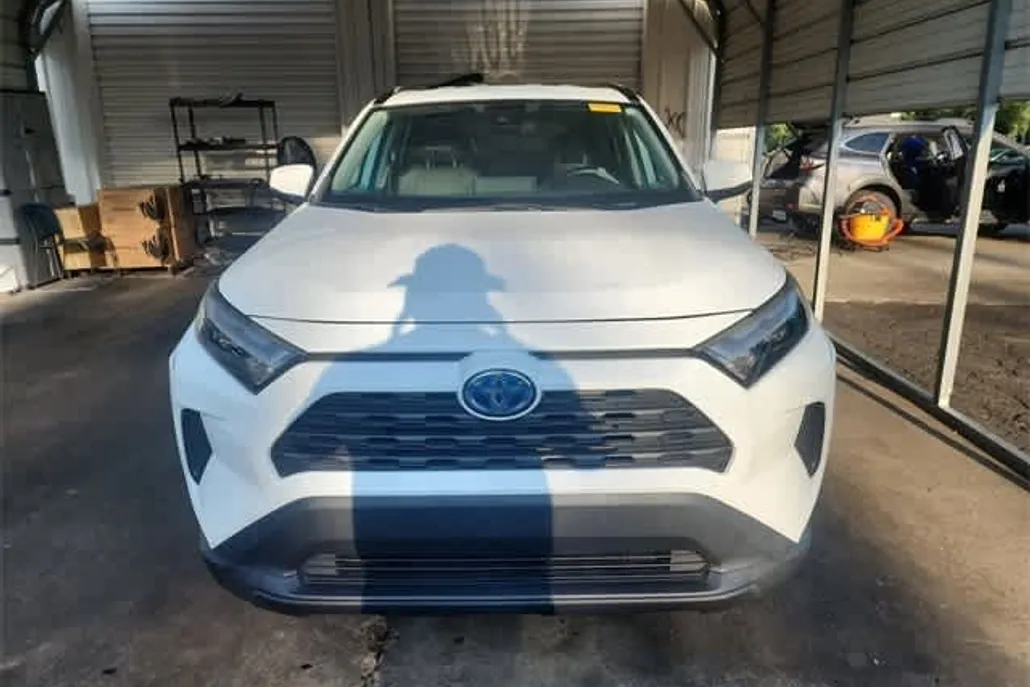 2022 Toyota RAV4 Hybrid XLE photo 1