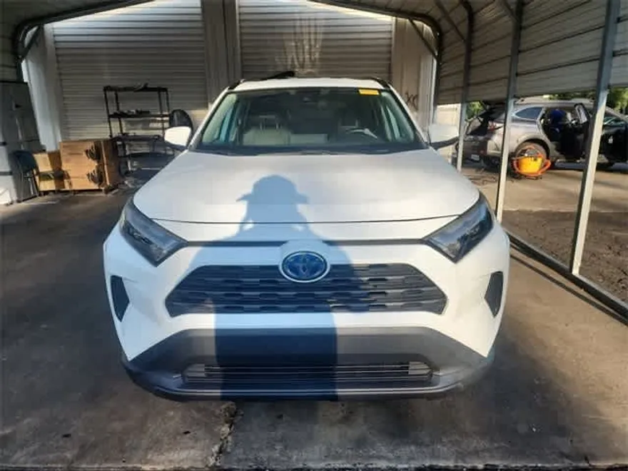 2022 Toyota RAV4 Hybrid XLE photo 1