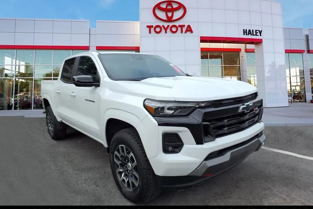 2023 Chevrolet Colorado Z71 photo 1