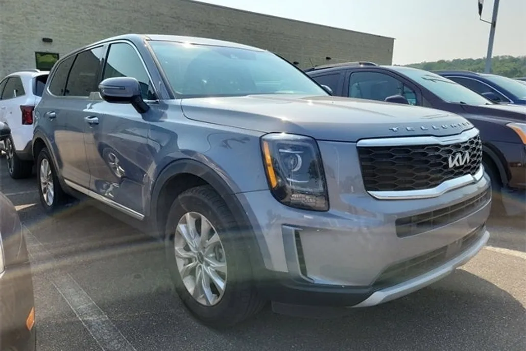 2022 Kia Telluride LX photo 1