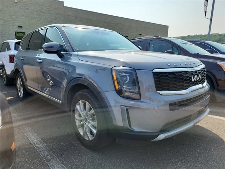 2022 Kia Telluride LX photo 1